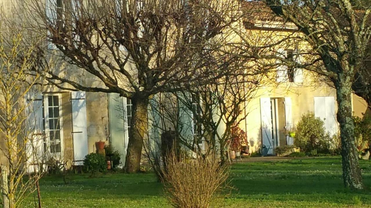 Gite Entre Bordeaux Et Saint-Emilion Génissac Exterior foto